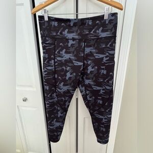 Zyia Active Pocket Light n Tight 7/8 Leggings